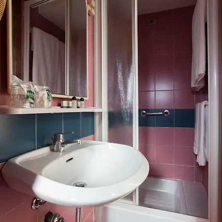Lepontina Lägenhetshotell 3*